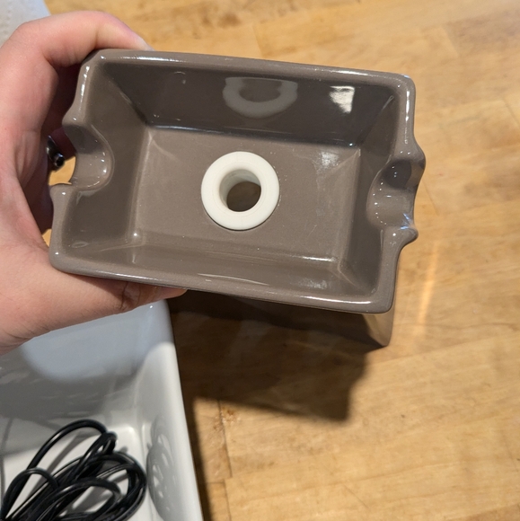 Ceramic Pet Fountain - Picture 13 of 16